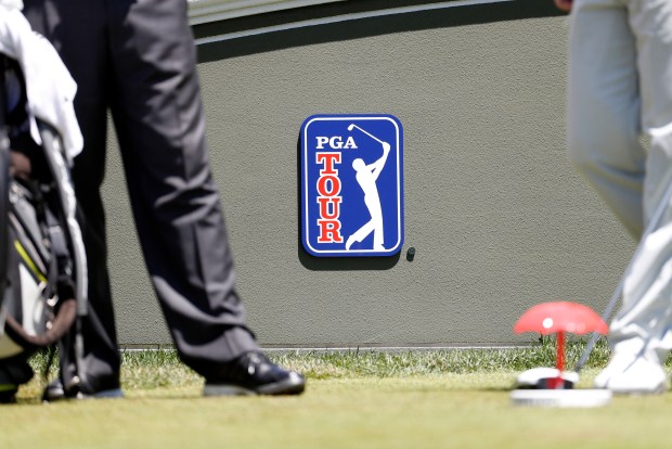 découvrez les enjeux et les incertitudes entourant l'unification des circuits de golf pga et liv. analyse des implications pour les joueurs, les fans et l'avenir du sport.