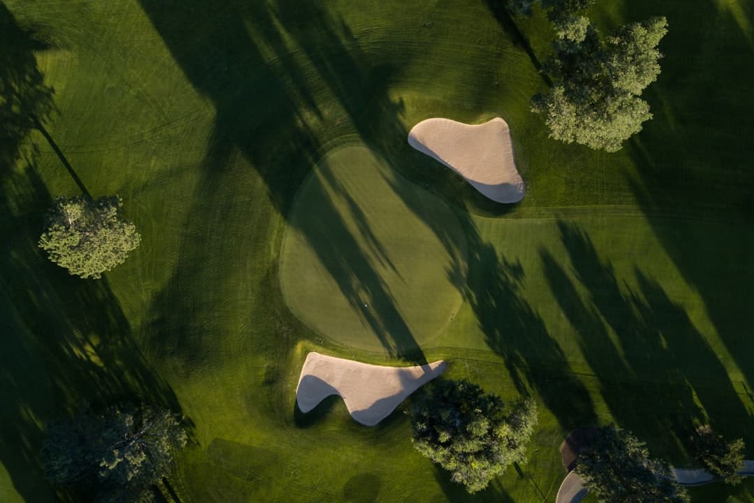 découvrez l'univers passionnant du golf, un sport alliant précision, stratégie et pleine nature. que vous soyez débutant ou golfeur expérimenté, explorez nos conseils, techniques, parcours et actualités pour améliorer votre jeu et savourer chaque partie sur le green.