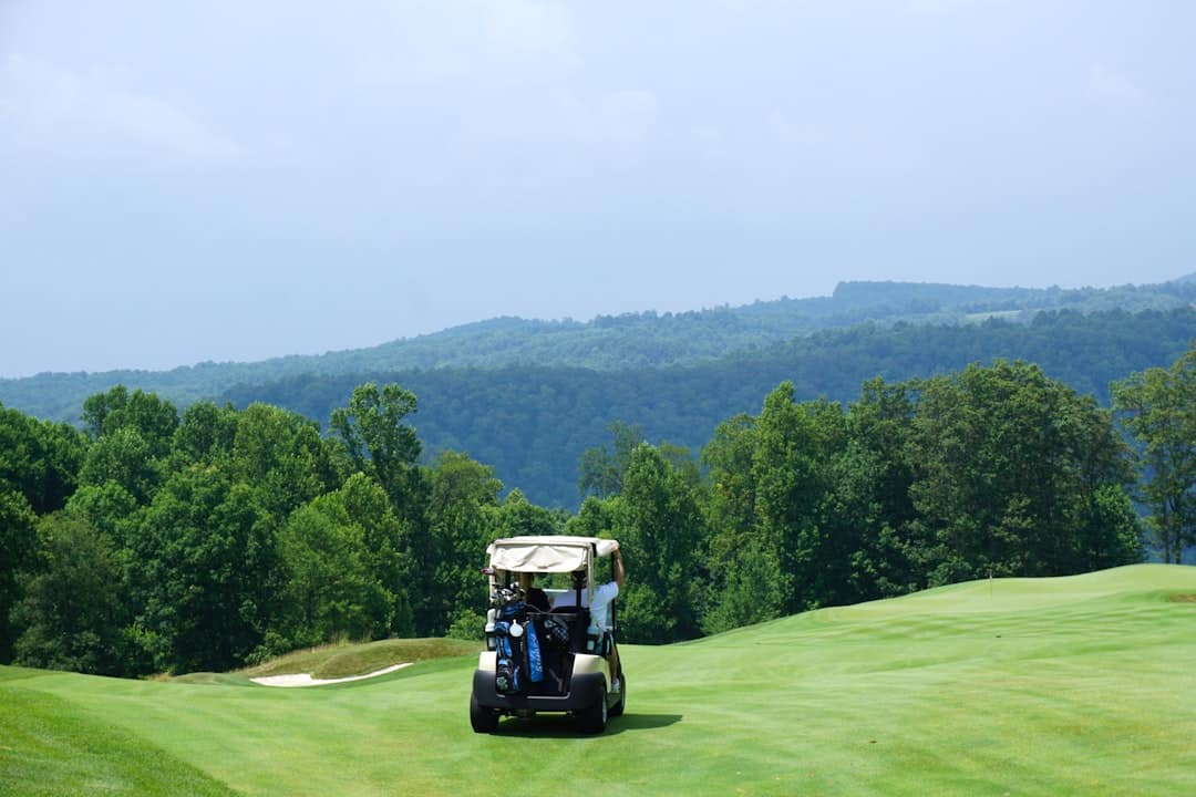 découvrez notre guide complet pour choisir le club de golf idéal pour les seniors. optimisé pour le confort et la performance, ce choix vous permettra de profiter pleinement de vos parties de golf, quelles que soient vos capacités physiques.