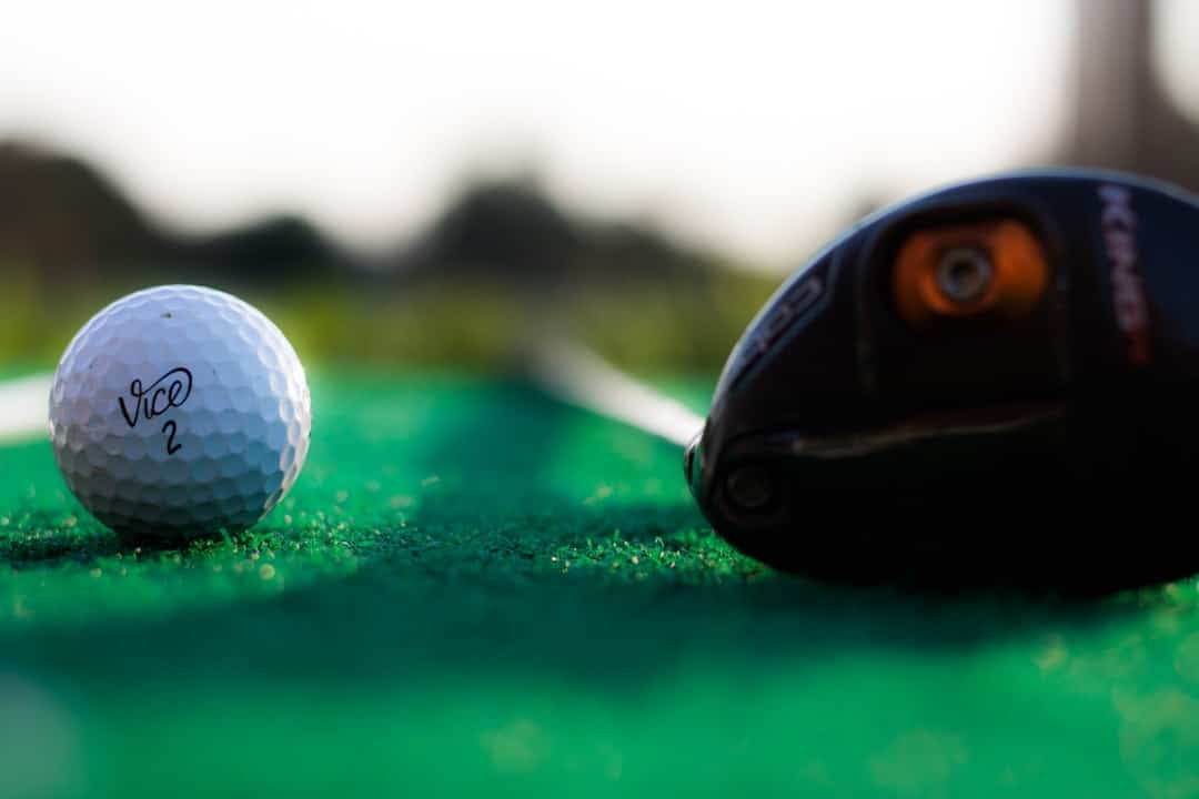 découvrez comment choisir la bonne taille de grip pour votre club de golf afin d'améliorer votre confort et vos performances sur le parcours. apprenez les techniques pour mesurer votre main et sélectionner le grip parfait qui vous permettra de jouer avec précision.