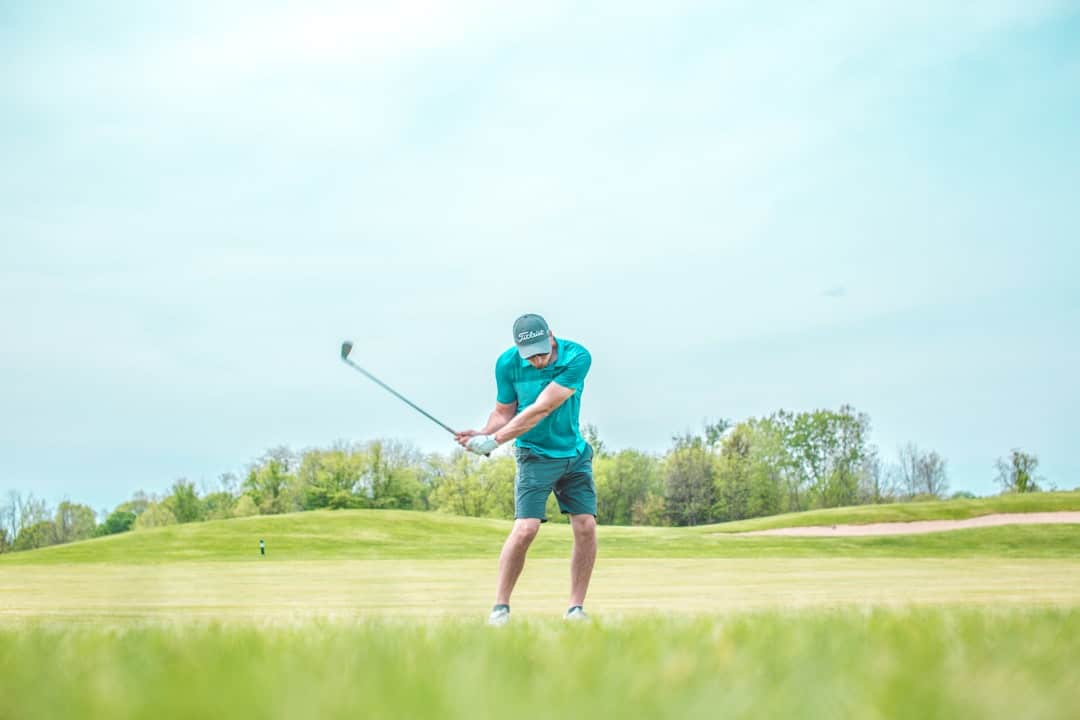 découvrez les secrets d'un swing de golf parfait. améliorez votre technique et atteignez de nouveaux sommets sur le parcours grâce à nos conseils et astuces professionnelles.