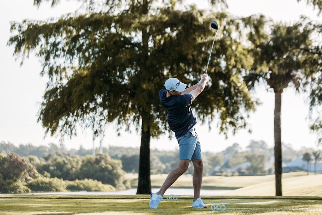 découvrez les secrets d'un swing de golf parfait. améliorez votre technique, augmentez votre distance et maîtrisez votre jeu grâce à nos conseils d'experts et vidéos pédagogiques adaptées à tous les niveaux.